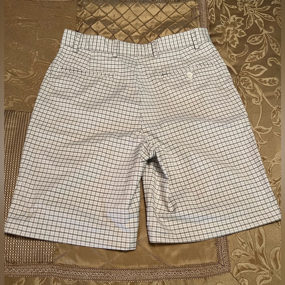 Walter Hagen/men’s green & white pinstripe shorts, W32 - Picture 3 of 3